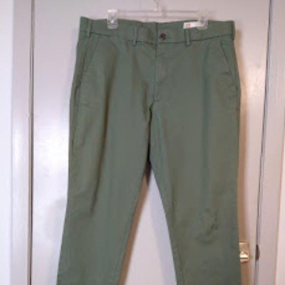 GAP Khaki Slim Fit Pant - Picture 1 of 5
